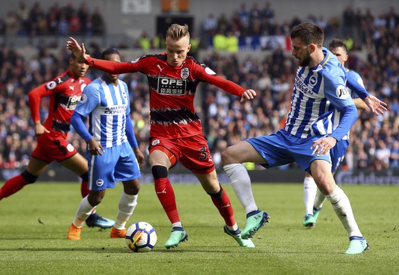 Huddersfield Town&#039;s Florent Hadergjonaj, center,and Brighton &amp; Hove Albion&#039;s Davy Propper compete for the ball during the English Premier League soccer match between Brighton &amp; Hove  ...