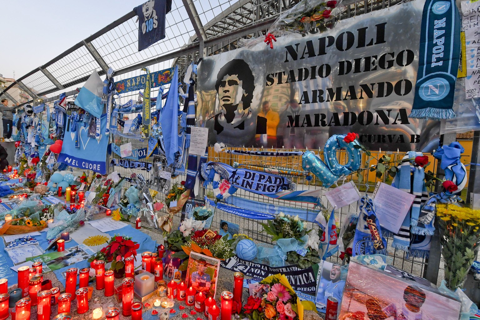 epa08844114 Napoli fans pay tribute to late Argentinian soccer legend Diego Armando Maradona outside the San Paolo stadium prior to the UEFA Europa League group F soccer match between SSC Napoli and H ...