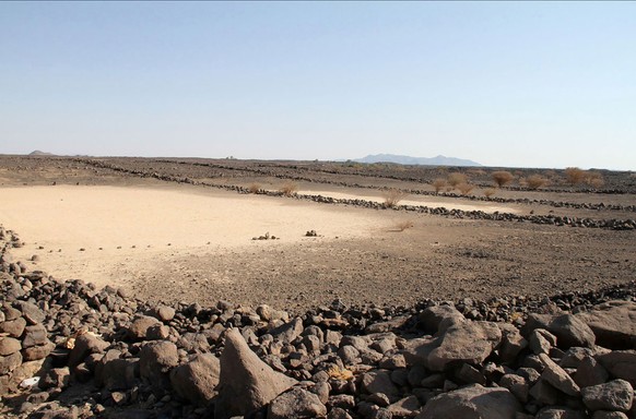 Steinstrukturen in der saudiarabischen Wüste