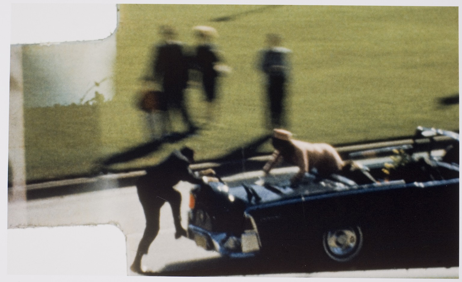 Am 22. November 1963 wird der amerikanische Präsident John F. Kennedy in Dallas erschossen – um die Ermordung ranken sich bis heute Gerüchte.
