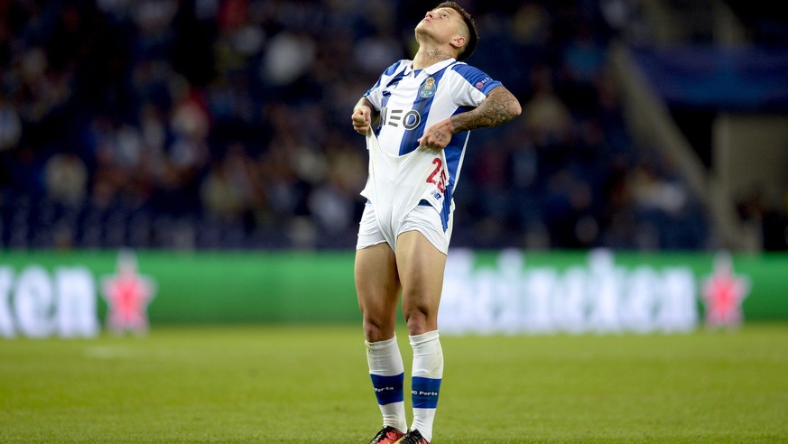 epa05540009 FC Porto&#039;s Otavio Monteiro reacts after missing to score during the UEFA Champions League group stage soccer match between FC Porto and FC Copenhagen at the Dragao stadium, in Porto,  ...