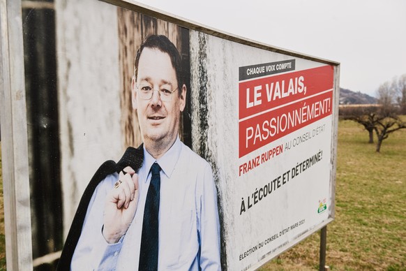 Une affiche electorale de Franz Ruppen lors des elections au Conseil d&#039;Etat valaisan ce dimanche 7 mars 2021 a Sion.( KEYSTONE/Olivier Maire)