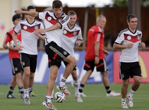 Lahm und Müller im DFB-Training in Brasilien.
