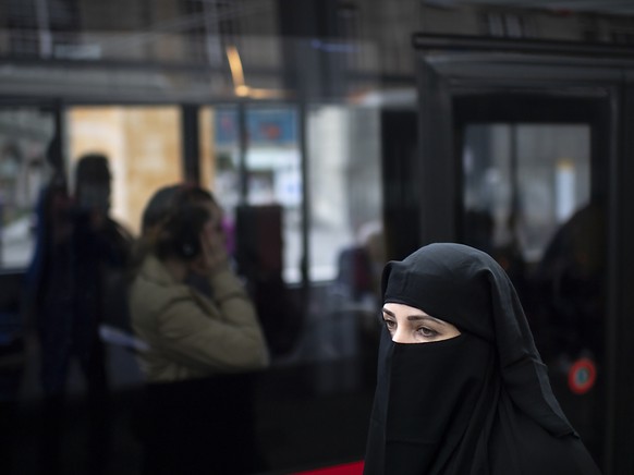 In den Niederlanden ist seit Donnerstag &quot;gesichtsbedeckende&quot; Kleidung wie Burkas oder Schleier in öffentlichen Einrichtungen verboten. (Symbolbild)