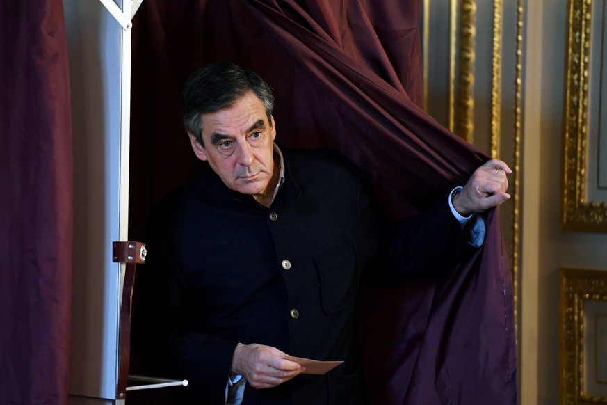 France&#039;s upcoming presidential primary election candidate of the right-wing party, Francois Fillon walks out the voting booth in a polling station in Paris, Sunday, Nov. 27, 2016, during the seco ...