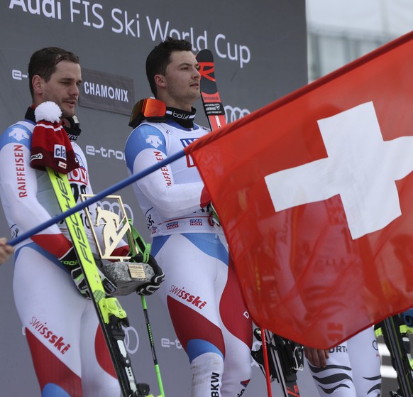 Switzerland&#039;s Loic Meillard, right, the winner, is flanked by runner-up Switzerland&#039;s Thomas Tumler, left, after an alpine ski, men&#039;s World Cup parallel giant slalom, in Chamonix, Franc ...