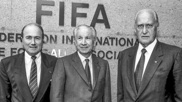 Joseph Blatter, FIFA General Secretary, Juan Antonio Samaranch, IOC President Joao Havelange, FIFA President, from left to right, pictured on December 1, 1992, at the FIFA headquarters in Zurich, Swit ...