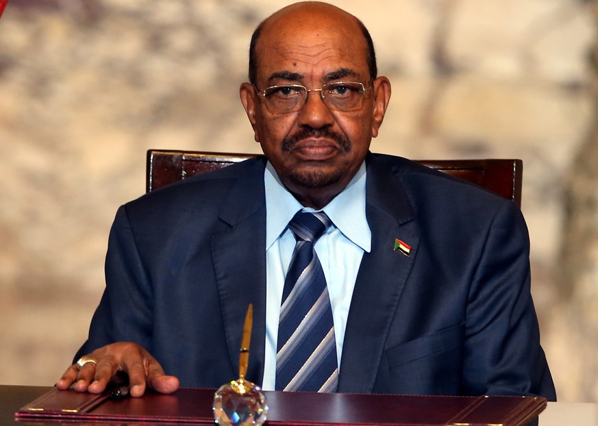 epa07499931 (FILE) - Sudanese President Omar Bashir looks on during the meeting with Egyptian President Abdel Fattah al-Sisi (Not Pictured), in Cairo, Egypt, 05 Otober 2016, reissued 11 April 2019. Me ...