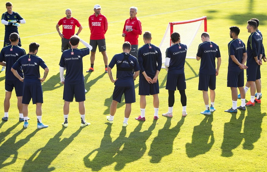 epa07825771 Swiss national soccer team head coach Vladimir Petkovic (back R) leads his team&#039;s training session in Montreux, Switzerland, 07 September 2019. Switzerland will face Gibraltar in thei ...