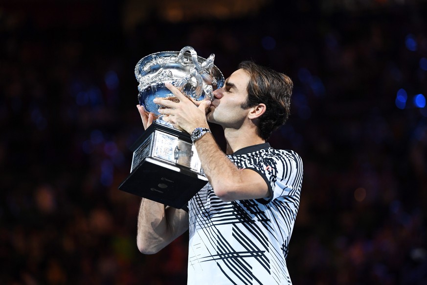JAHRESRUECKBLICK 2017 - SPORT - epa05759080 Roger Federer of Switzerland celebrates with the trophy after winning the Men&#039;s Singles final match against Rafael Nadal of Spain at the Australian Ope ...