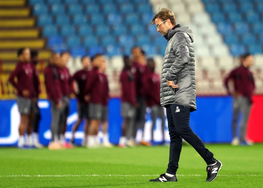 epa07143525 Liverpool&#039;s manager Juergen Klopp leads his team&#039;s training session in Belgrade, Serbia, 05 November 2018. Liverpool FC will face Red Star Belgrade in their UEFA Champions League ...