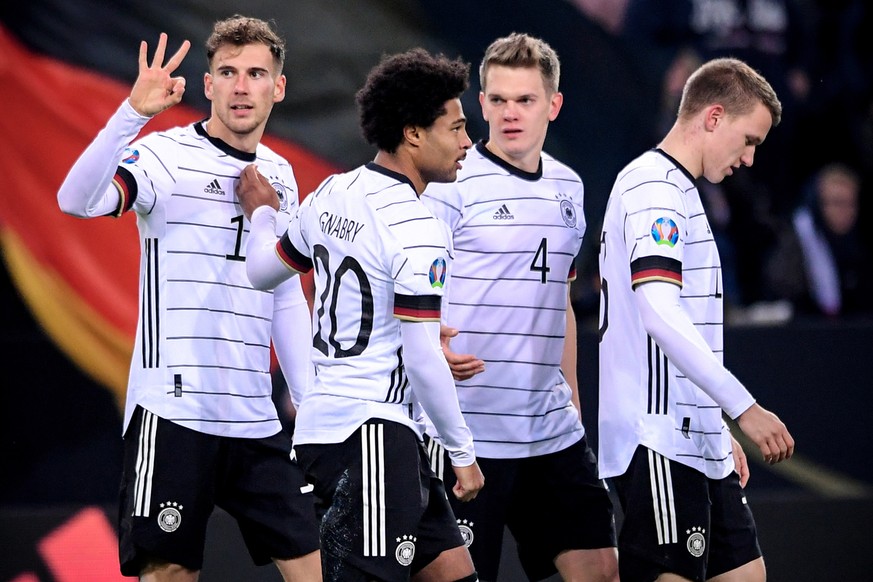 epa08002421 Germany&#039;s Leon Goretzka (L) celebrates with his teammates after scoring the 2-0 lead during the UEFA EURO 2020 Group C qualifying soccer match between Germany and Belarus at Borussia- ...