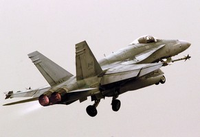 Kanadische Kampfjets haben erste Luftangriffe im Irak ausgeführt.