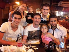 Familienfoto mit Lionel Messi.