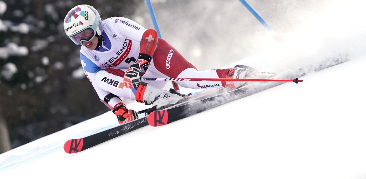 Switzerland&#039;s Michelle Gisin speeds down the course of an alpine ski, women&#039;s World Cup giant slalom, in Kranjska Gora, Slovenia, Sunday, Jan. 17, 2021. (AP Photo/ Giovanni Auletta)