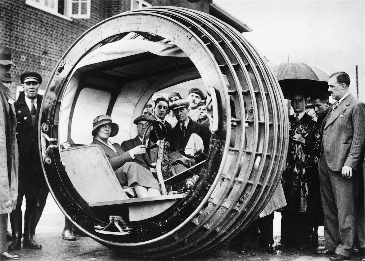 https://mbtimetraveler.com/tag/monowheel/ A monowheel, also known as the Dynasphere spherical car, in the UK in 1930.