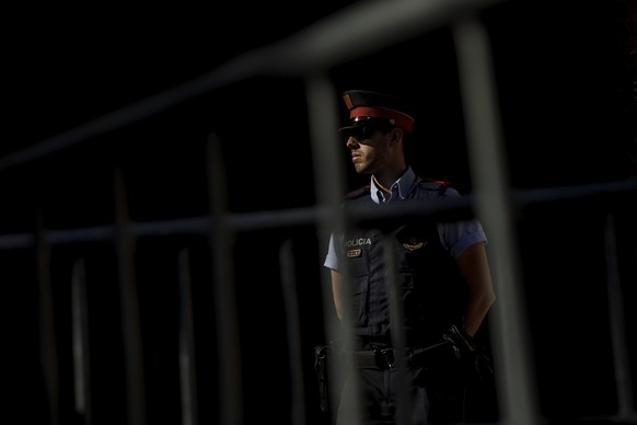 A Catalonian police officer stands ward behind a fence at the entrance of Catalan government&#039;s Generalitat building in Barcelona, Spain, Monday Oct. 30, 2017. Spain&#039;s state prosecutor said M ...