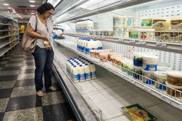 epa07315378 (FILE) - A person browses through nearly empty supermarket shelves in Caracas, Venezuela, 12 September 2018 (reissued 24 January 2019). Venezuela has fallen into a new deep political crisi ...