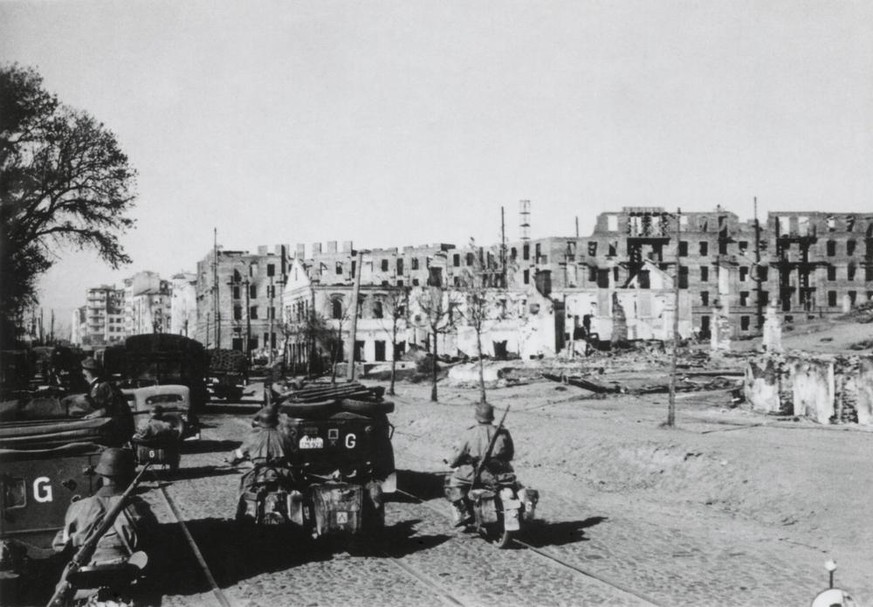 Die Armee des Deutschen Zentrums hat Minsk am 25. Juni 1941 in der Operation Barbarossa eingenommen. Die Bevölkerung der sowjetischen Stadt mit 300'000 Einwohnern wurde am Ende des Zweiten Weltkriegs  ...