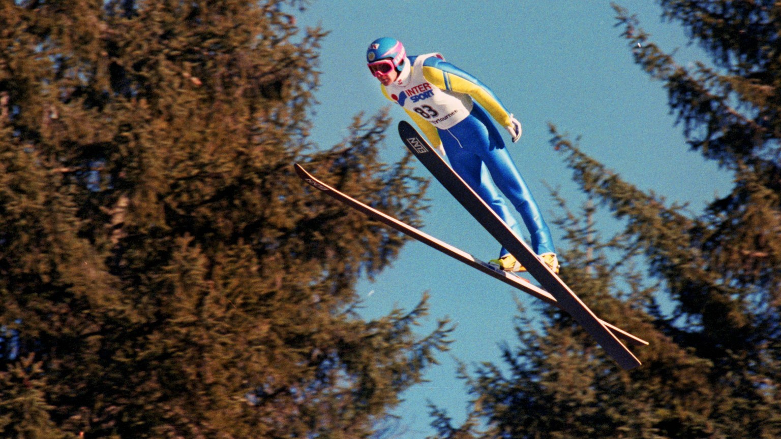IMAGO / Bildbyran

891230 Schwedens Jan Boklöv världscupen i Skispringen den 30 december 1989 in Oberstdorf. PUBLICATIONxINxGERxSUIxONLY Copyright: ARNExFORSELL BB891230AF002