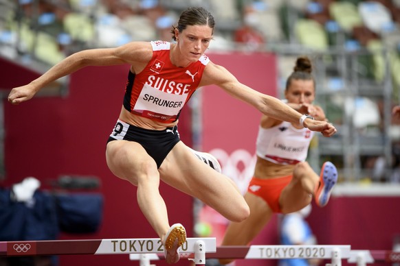 epa09380808 Lea Sprunger of Switzerland competes in the women&#039;s 400m hurdles round 1 race during the Athletics events at the 2020 Tokyo Summer Olympics in Tokyo, Japan, 31 July 2021. EPA/LAURENT  ...