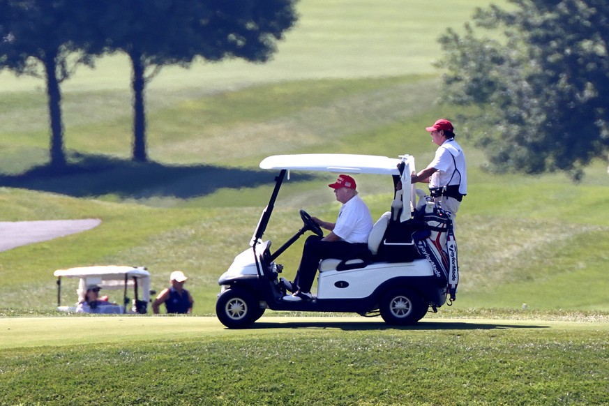 epa08553803 US President Donald J. Trump drives a golf cart at the Trump National Golf Club in Sterling, Virginia, USA, 18 July 2020. EPA/JIM LO SCALZO
