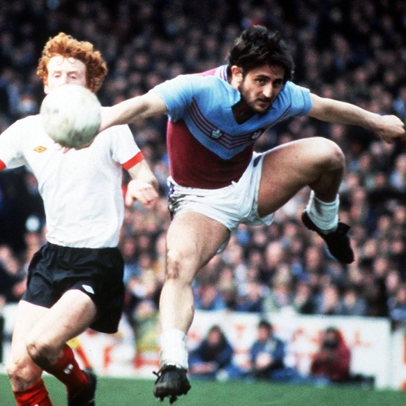 Bildnummer: 03653278 Datum: 18.12.1976 Copyright: imago/Colorsport
Frank Lampard Senior (West Ham, re.) gegen David Fairclough (Liverpool) - PUBLICATIONxINxGERxSUIxAUTxHUNxUSAxONLY; West Ham United -  ...