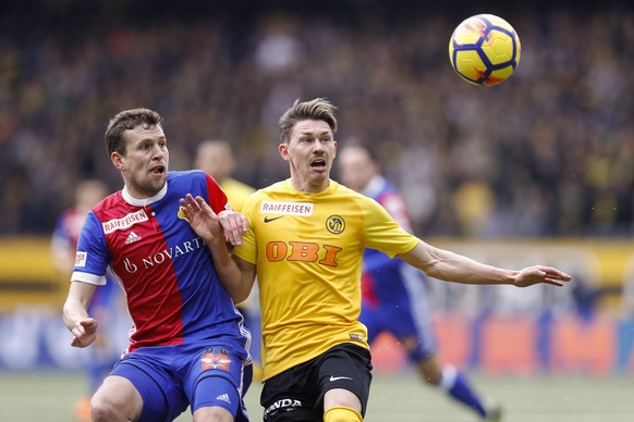 Bern&#039;s Christian Fassnacht, right, fights for the ball against Basel&#039;s Fabian Frei, during a Super League match between BSC Young Boys Bern and FC Basel, Monday, April 2, 2018 at the Stade d ...