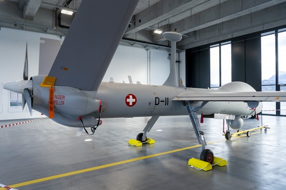 Die Drohne Hermes 900 HFE fuer das Aufklaerungsdrohnensystem 15 (ADS 15) wird auf dem Militaerflugplatz in Emmen vorgestellt, am Montag, 9. Dezember 2019. (KEYSTONE/Georgios Kefalas)