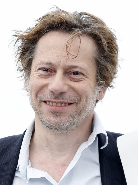 epa05971638 French director Mathieu Amalric poses during the photocall for &#039;Barbara&#039; at the 70th annual Cannes Film Festival, in Cannes, France, 18 May 2017. The movie is presented in the se ...