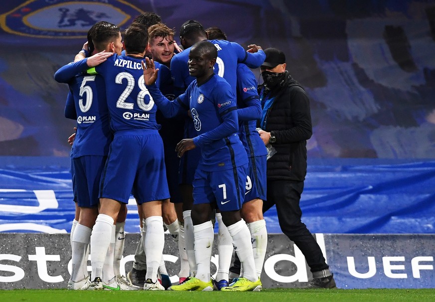epa09179747 Timo Werner (facing) of Chelsea celebrates with teammates after scoring the opening goal during the UEFA Champions League semi final, second leg soccer match between Chelsea FC and Real Ma ...