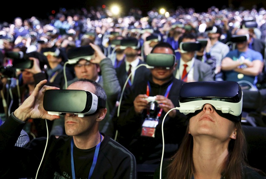 Virtual-Reality-Erlebnis dank Gear-VR-Brille.