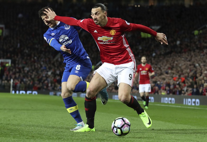 Everton&#039;s Ross Barkley, left, and Manchester United&#039;s Zlatan Ibrahimovic clash during their English Premier League soccer match between Manchester United and Everton at Old Trafford in Manch ...