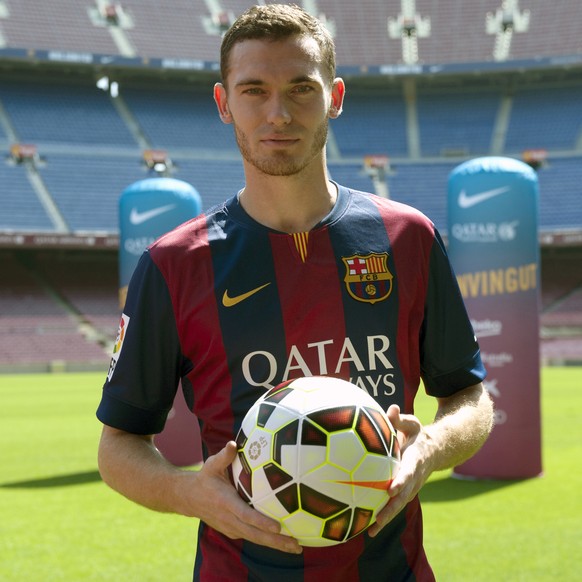 FC Barcelona&#039;s new Belgian Thomas Vermaelen poses for the media during his official presentation at the Camp Nou stadium in Barcelona, Spain, Sunday, Aug. 10, 2014. Vermaelen agreed to sign a fiv ...