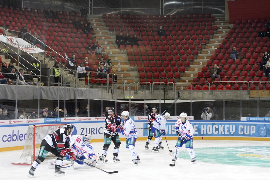 Eishockey-Cup ist, wenn kaum einer hinschaut: Der Halbfinal Lausanne – Kloten vor halbleeren Rängen.