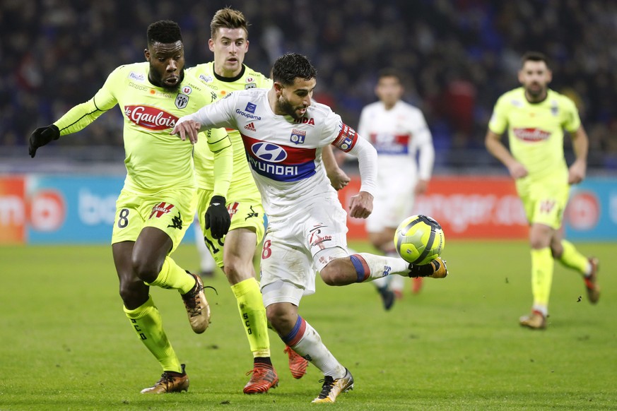 Lyon&#039;s Nabil Fekir, right, controls the ball as he challenges with Angers&#039; Ismael Traore, left, during their French League One soccer match in Decines, near Lyon, central France, Sunday, Jan ...