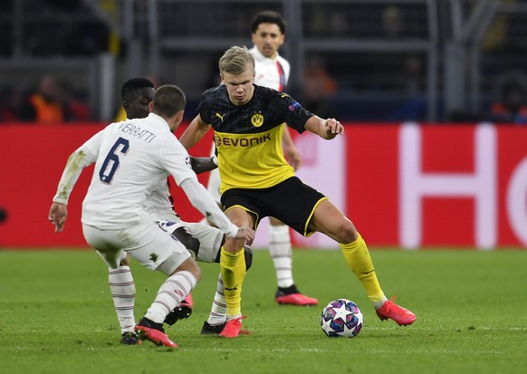 PSG&#039;s Marco Verratti, left, and Dortmund&#039;s Erling Braut Haaland duels for the ball during the Champions League round of 16 first leg soccer match between Borussia Dortmund and Paris Saint Ge ...