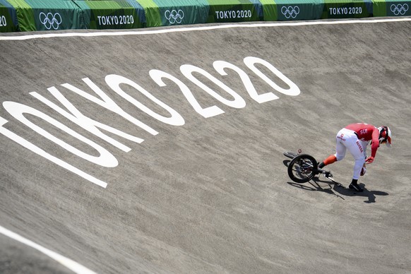 epa09375307 Simon Marquart of Switzerland falls during the men&#039;s cycling BMX Racing quarterfinals at the 2020 Tokyo Summer Olympics at the Ariake Urban Sports Park in Tokyo, Japan, 29 July 2021.  ...