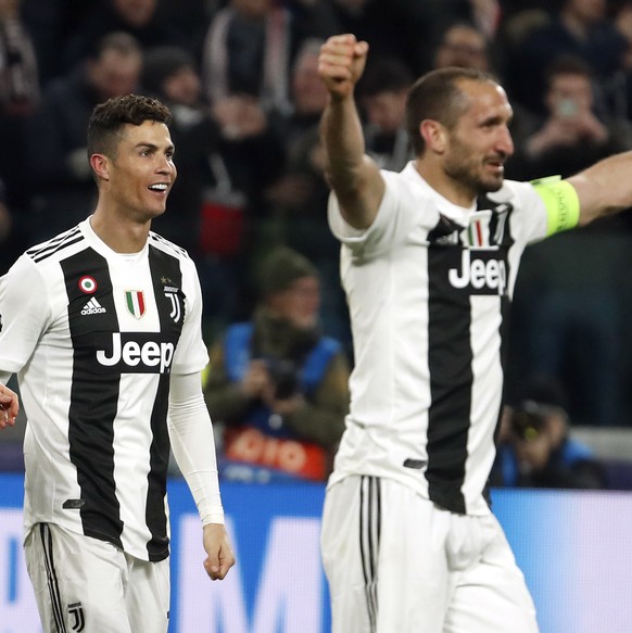 Juventus&#039; Cristiano Ronaldo, center left, and Juventus&#039; Giorgio Chiellini, center right, celebrate at the end of the Champions League round of 16, 2nd leg, soccer match between Juventus and  ...