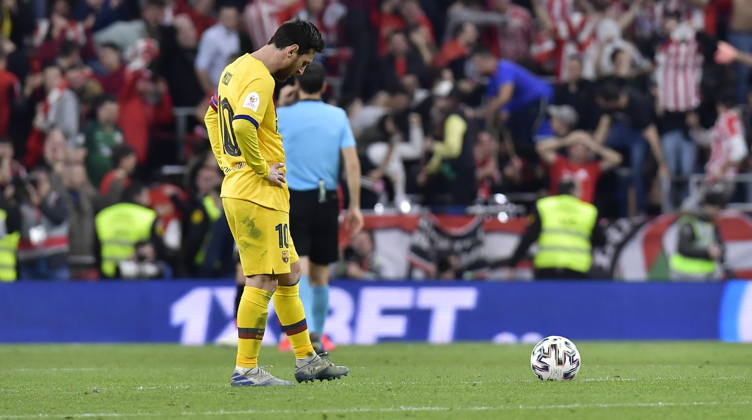 Barcelona&#039;s Lionel Messi stands in dejection at the end of the Spanish Copa del Rey, quarter final, soccer match between Athletic Bilbao and Barcelona at San Mames stadium in Bilbao, Spain, Thurs ...