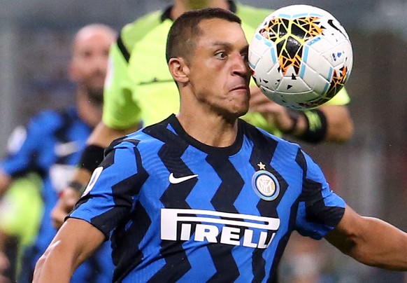 epa08571515 Inter Milan&#039;s Alexis Sanchez in action during the Italian Serie A soccer match between Inter Milan and SSC Napoli at Giuseppe Meazza stadium in Milan, Italy, 28 July 2020. EPA/MATTEO  ...