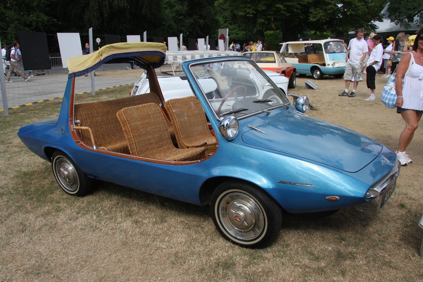 DAF Kini beach car strand auto design Willem Alexander 1966 DAF Kini
English: DAF Beach Car, a prototype built in 1966 by Giovanni Michelotti based on a DAF Daffodil, then presented in various exhibit ...