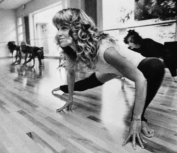 ** FILE ** Actress Jane Fonda exercises dressed in a leotard n her newly opened exercise salon, &quot;Workout&quot; in Beverly Hills, Calif., Sept 6, 1979. Jane Fonda will turn 70 on Dec. 21, 2007. (A ...