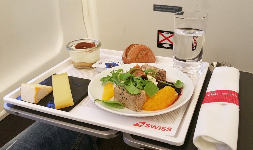 swiss airlines food essen reisen flugzeug flugverkehr https://www.inflightfeed.com/airlines/