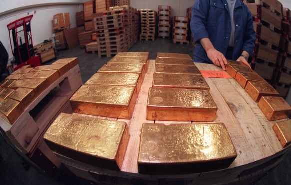 Gold im Tresor der Schweizerischen Nationalbank, aufgenommen am 21. Februar 2001 in Bern. (KEYSTONE/Martin Ruetschi)