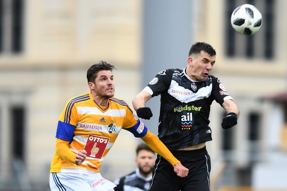 Lugano&#039;s player Vladimir Golemic, right, fights for the ball with Lucerne&#039;s player Pascal Schuerpf, left, during the Super League soccer match FC Lugano against FC Lucerne, at the Cornaredo  ...
