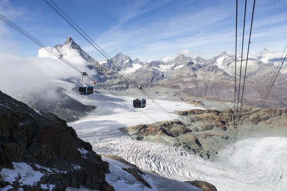 The new 3S ropeway right before the opening above the Theodul glacier and on the left the Matterhorn mountain on Saturday, September 29, 2018, in Zermatt, Valais, Switzerland. After three summer seaso ...