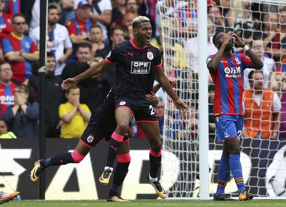 Huddersfield Town&#039;s Steve Mounie, left, celebrates scoring his side&#039;s second goal against Crystal Palace during the English Premier League soccer match at Selhurst Park, London, Saturday, Au ...
