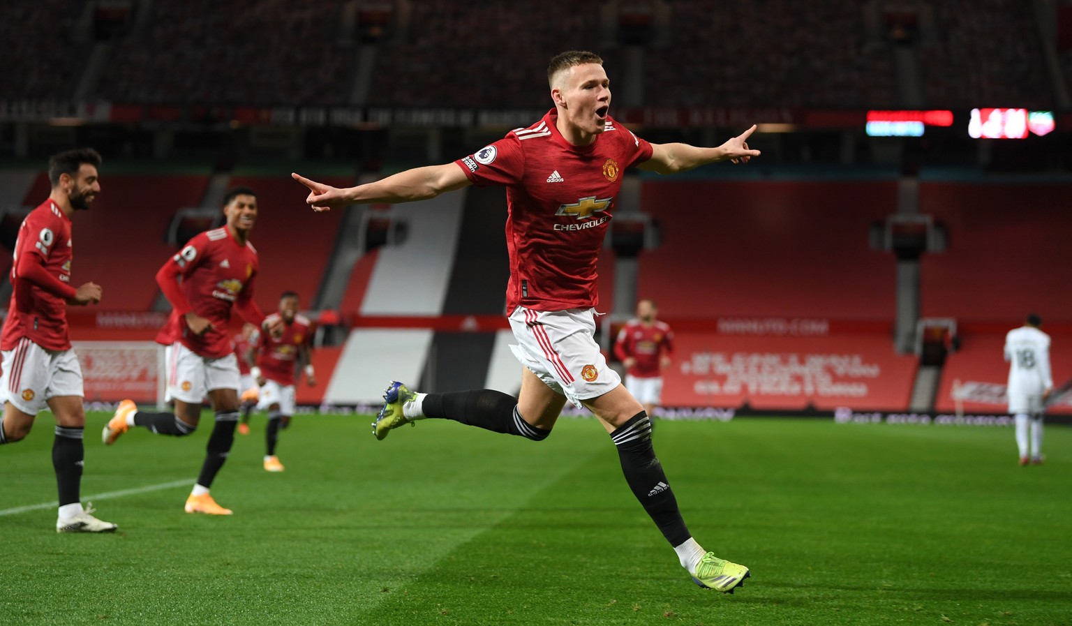 epa08896236 Manchester United&#039;s Scott McTominay celebrates with teammates after scoring the 1-0 during the English Premier League soccer match between Manchester United and Leeds United in Manche ...