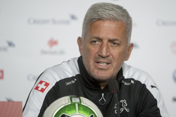 epa06248549 Swiss Coach Vladimir Petkovic speaks during a press conference of the Swiss soccer national team in Basel, Switzerland, 06 October 2017. Switzerland will play against Hungary on 07 October ...